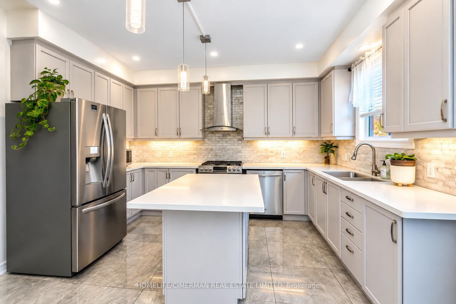 7 Okanagan Drive E Property Photo 12