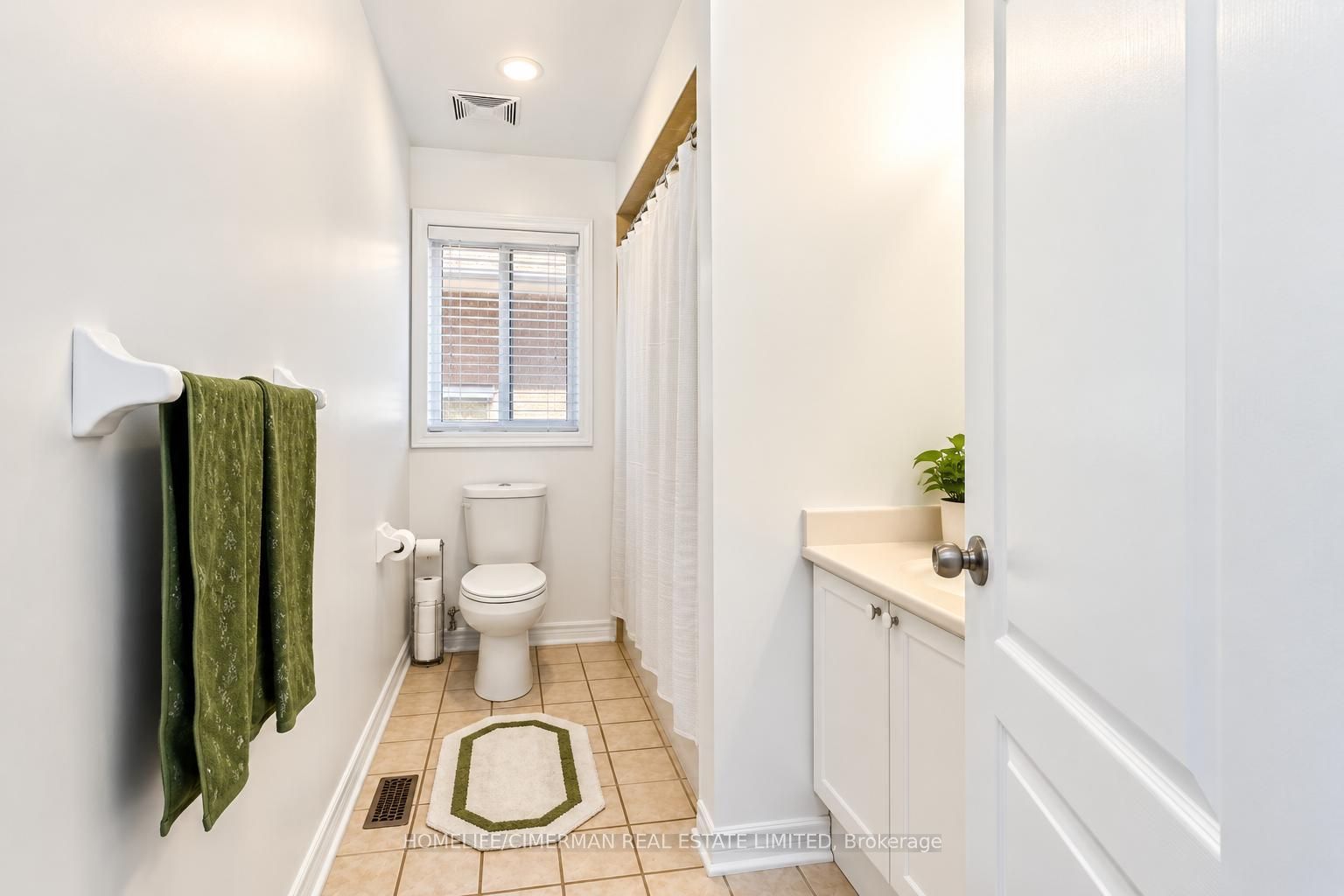 7 Okanagan Drive E Property Photo 18