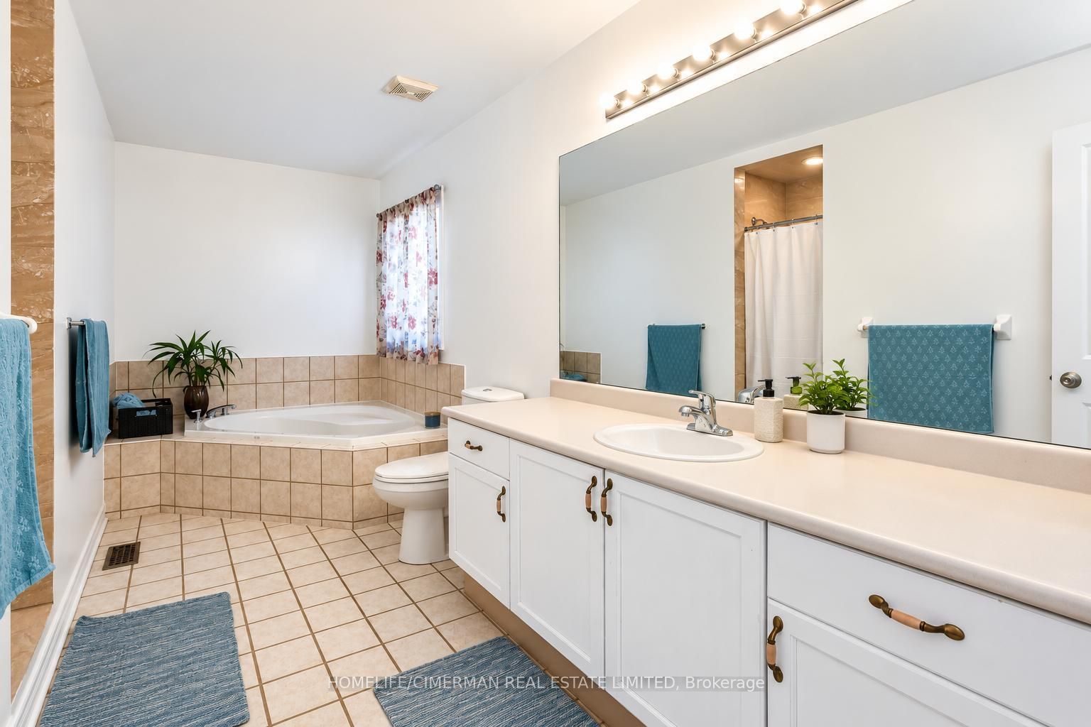 7 Okanagan Drive E Property Photo 19
