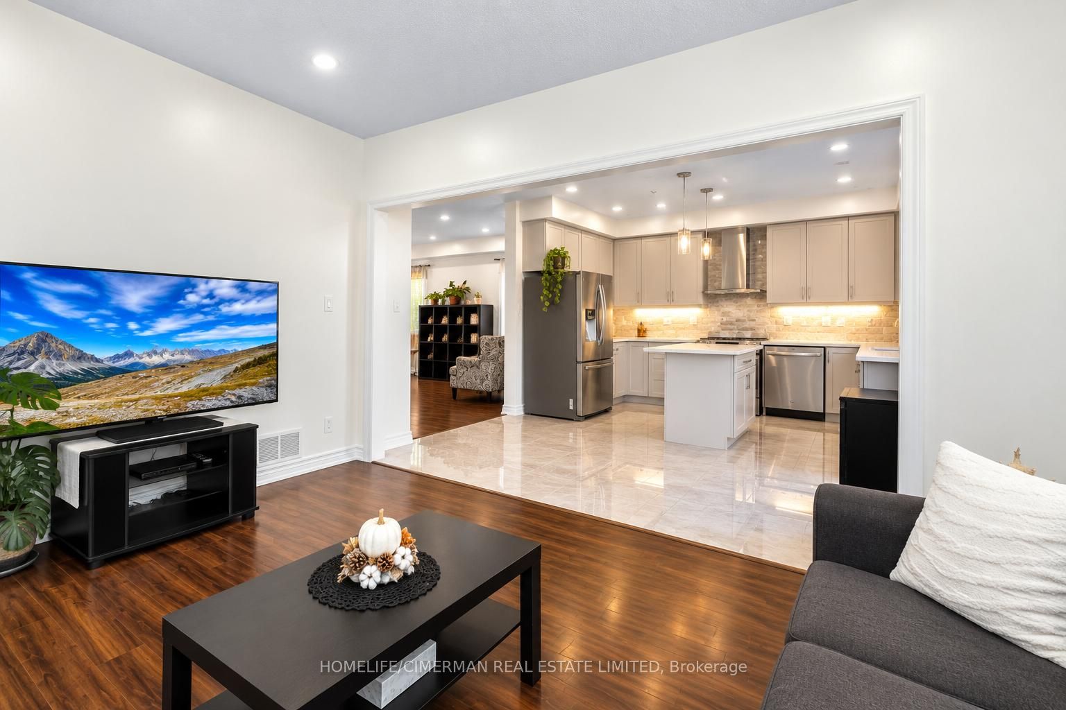 7 Okanagan Drive E Property Photo 29