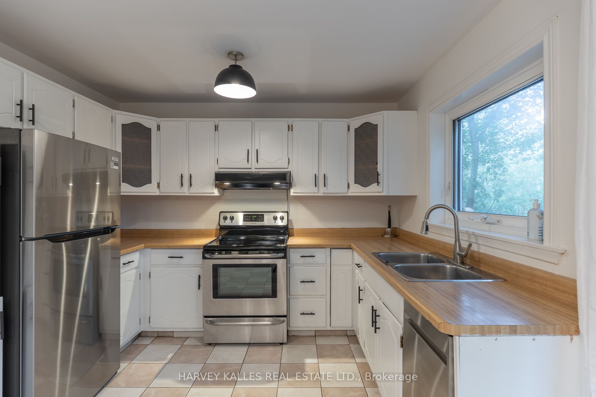 2258 Brookhurst Road Property Photo 3