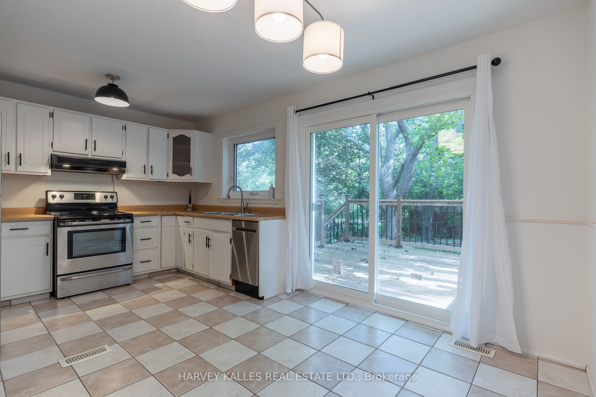 2258 Brookhurst Road Property Photo 4