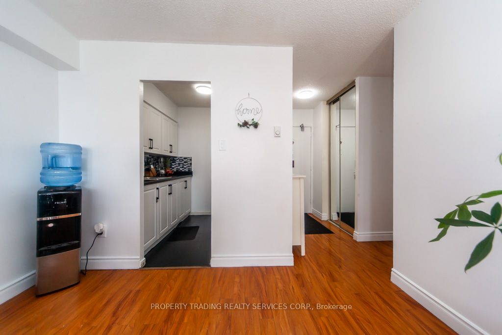 50 Lotherton Pathway 402 Property Photo 14