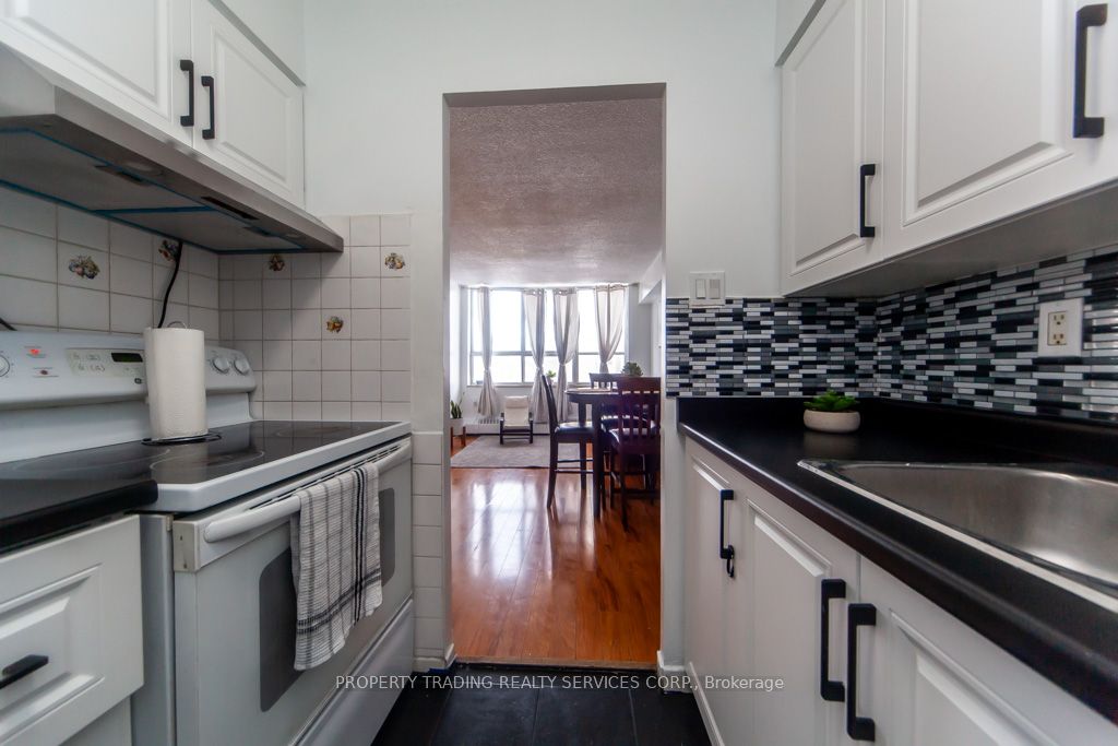 50 Lotherton Pathway 402 Property Photo 15