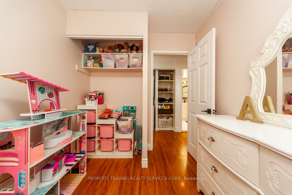 50 Lotherton Pathway 402 Property Photo 17