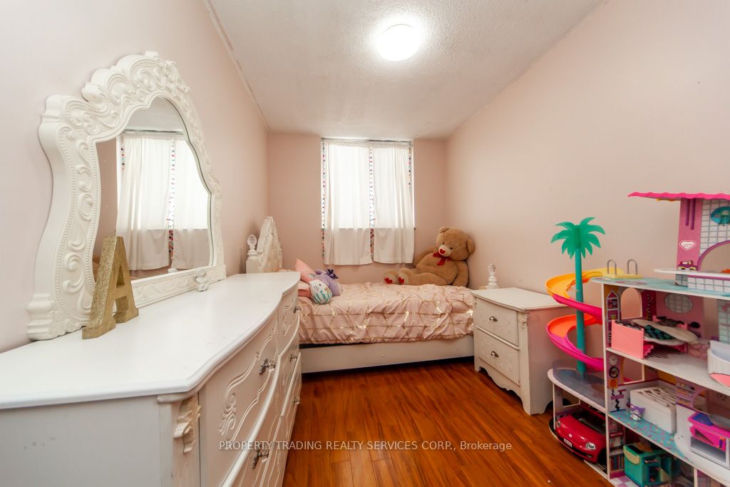 50 Lotherton Pathway 402 Property Photo 18