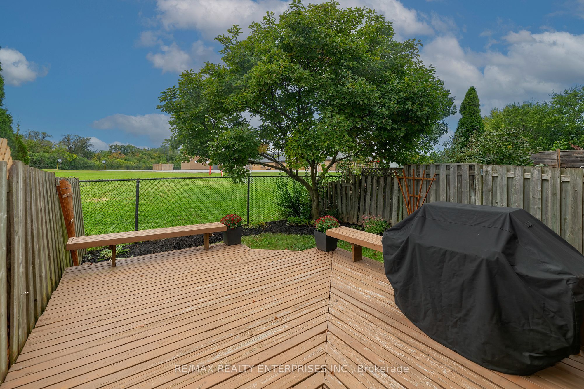 1066 Runnymead Crescent Property Photo 1