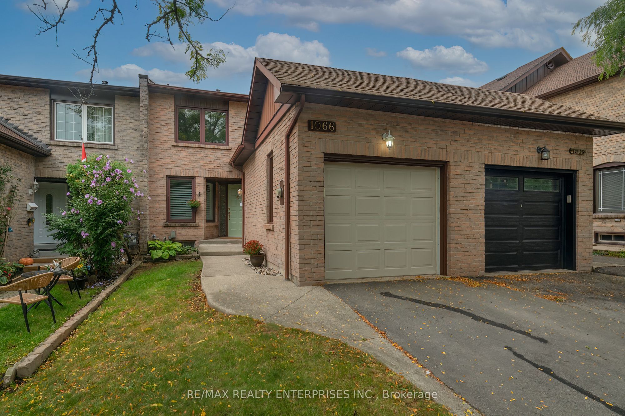 1066 Runnymead Crescent Property Photo 2