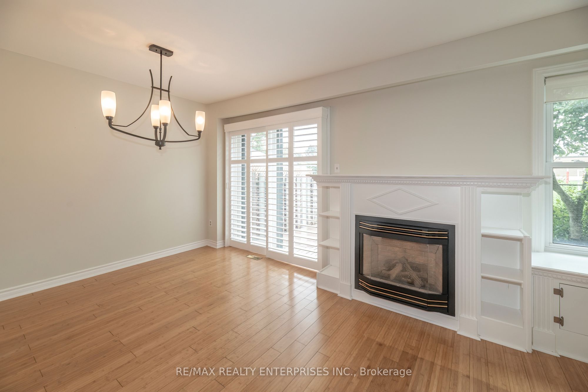 1066 Runnymead Crescent Property Photo 6