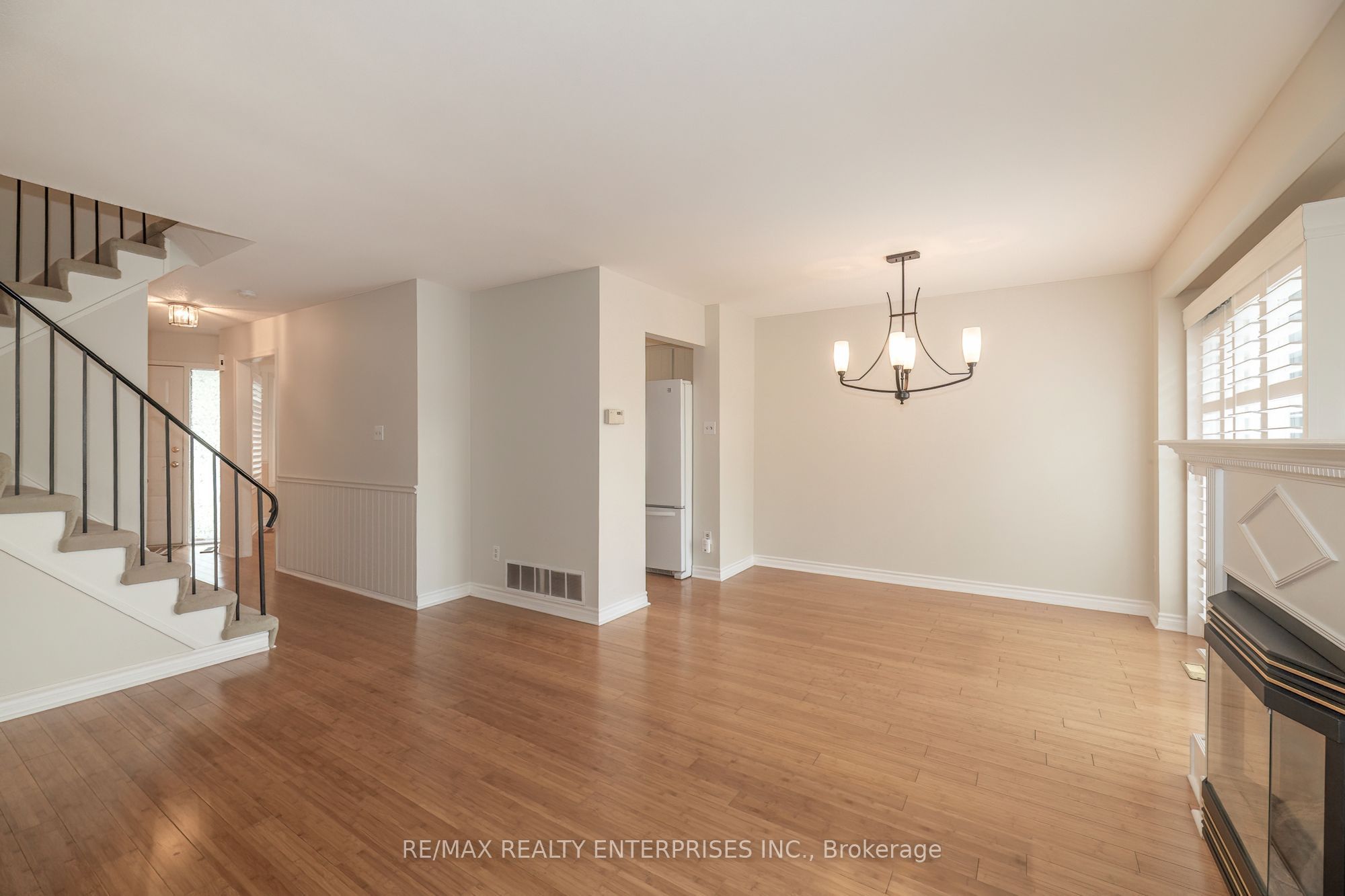 1066 Runnymead Crescent Property Photo 11