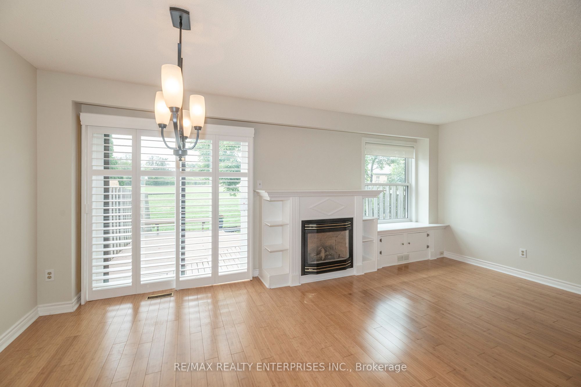 1066 Runnymead Crescent Property Photo 12