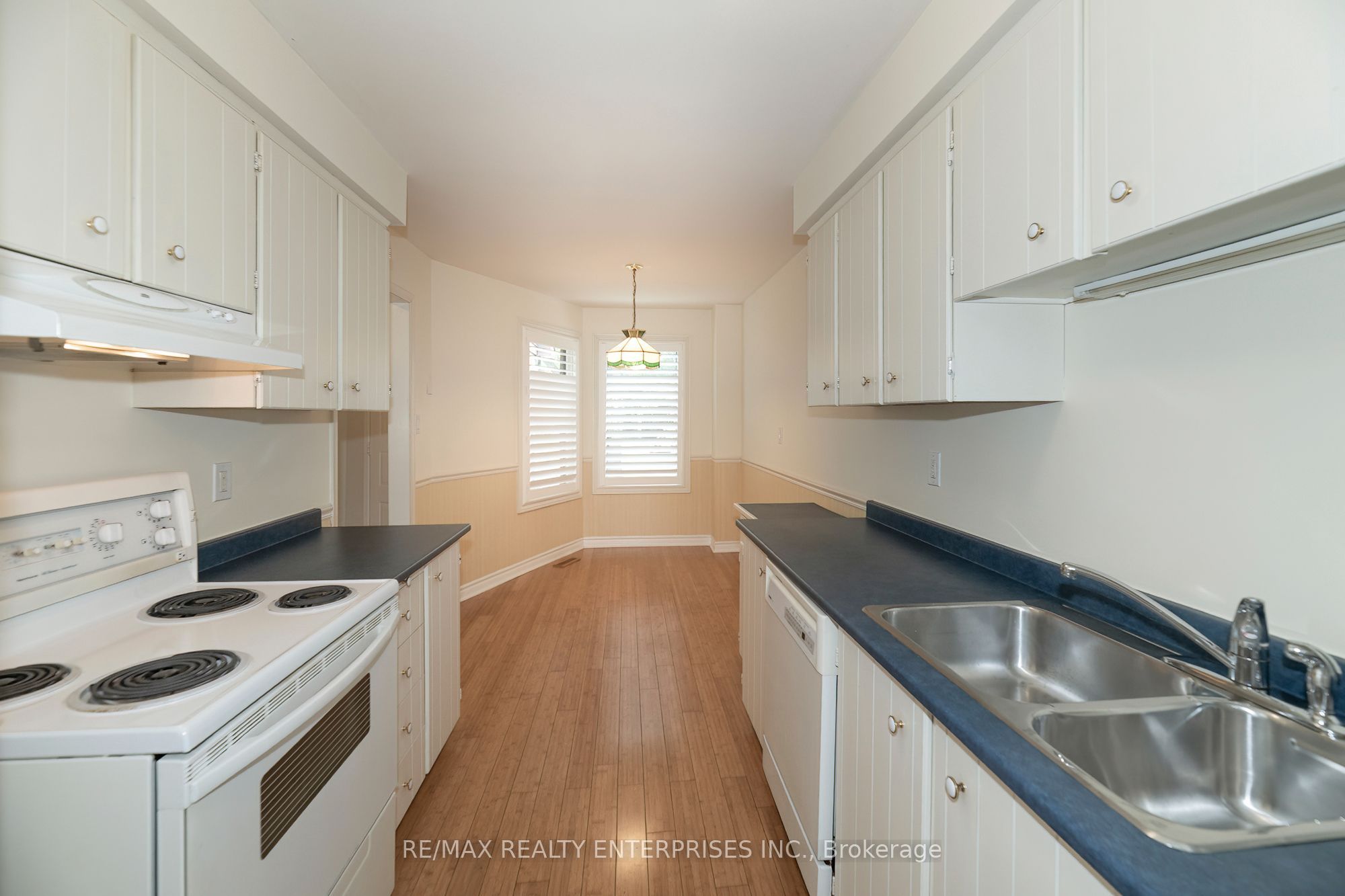 1066 Runnymead Crescent Property Photo 13