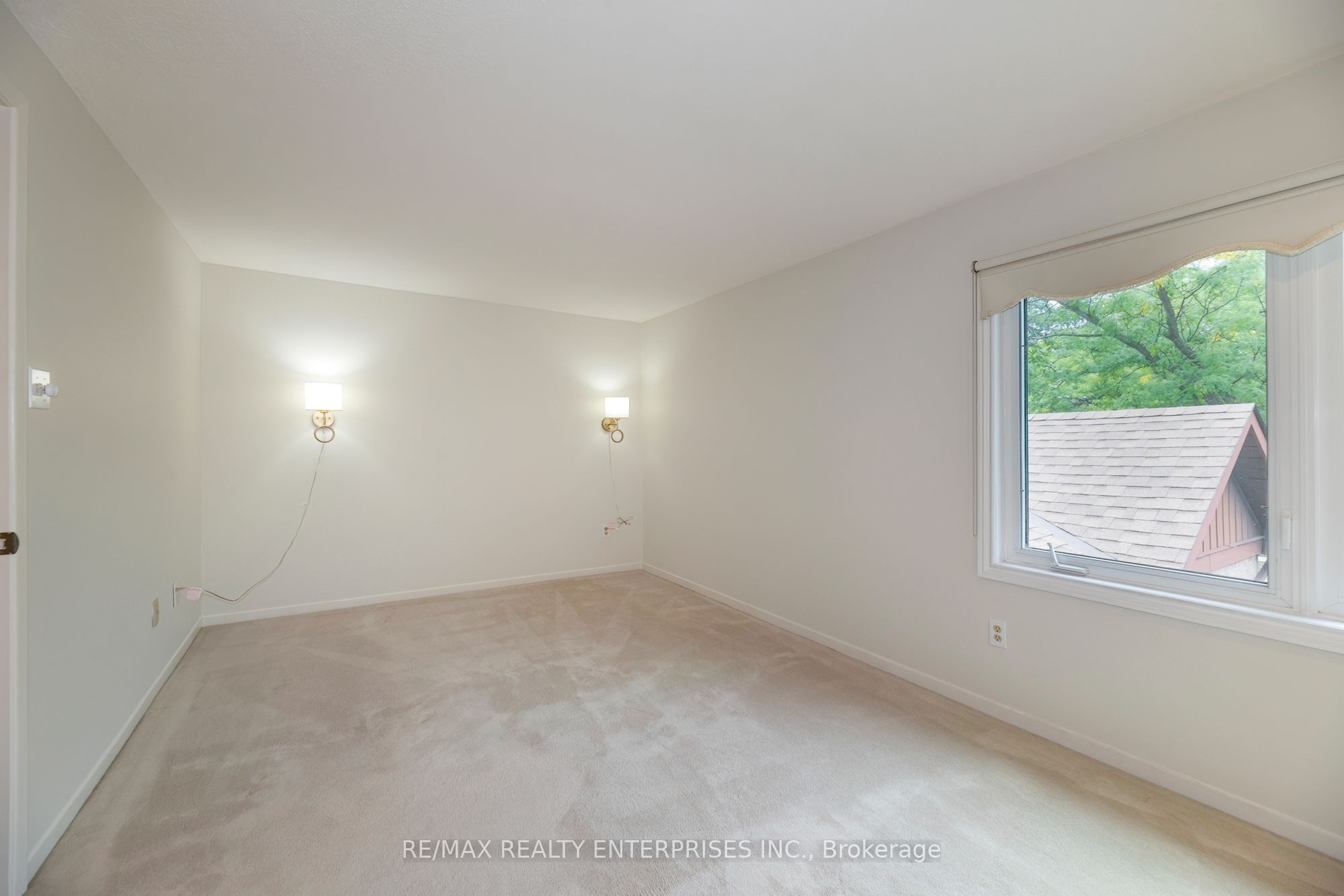 1066 Runnymead Crescent Property Photo 17