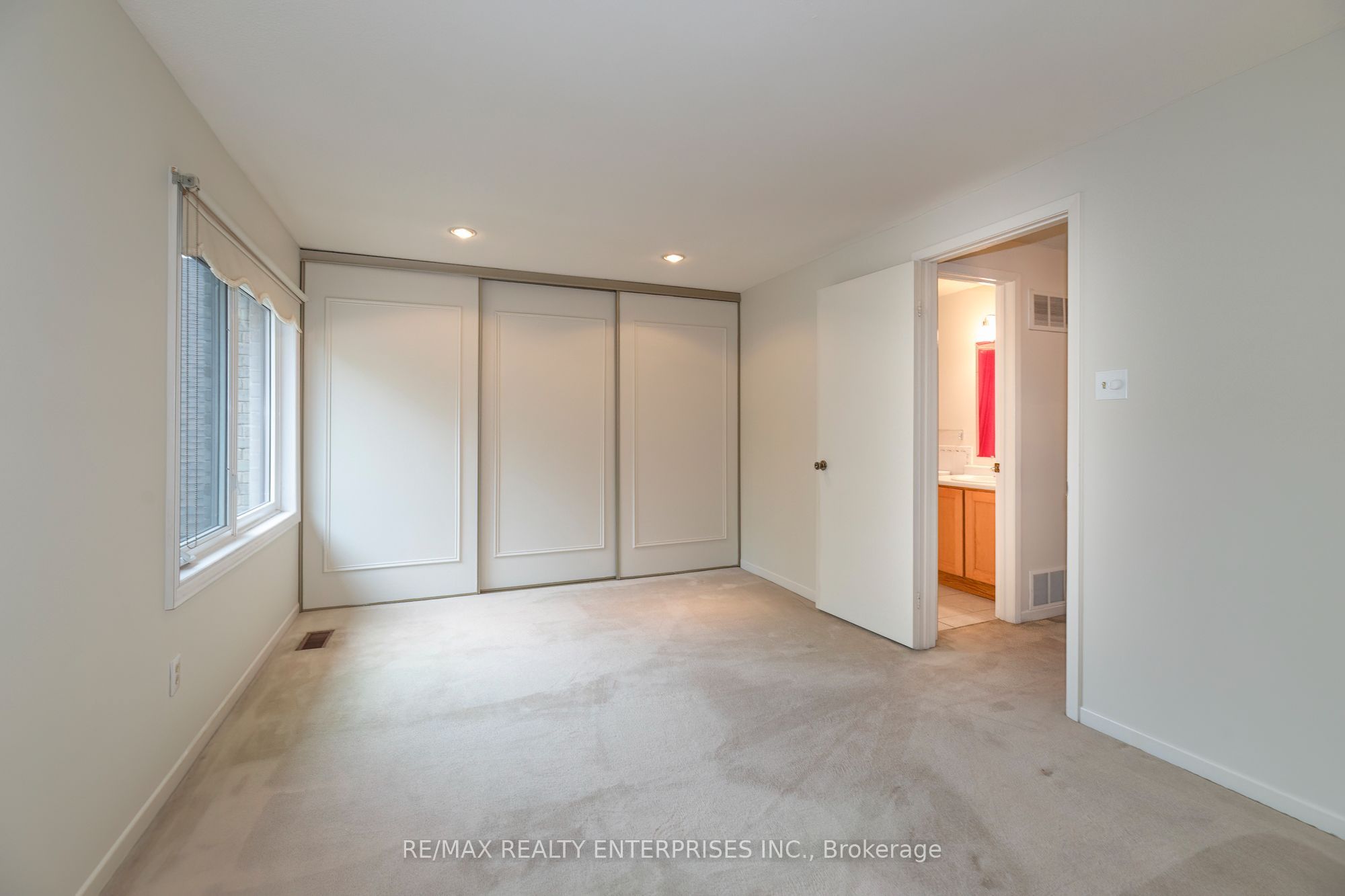 1066 Runnymead Crescent Property Photo 18