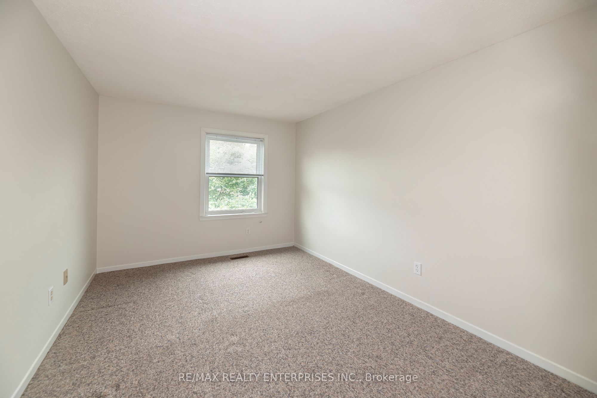 1066 Runnymead Crescent Property Photo 19