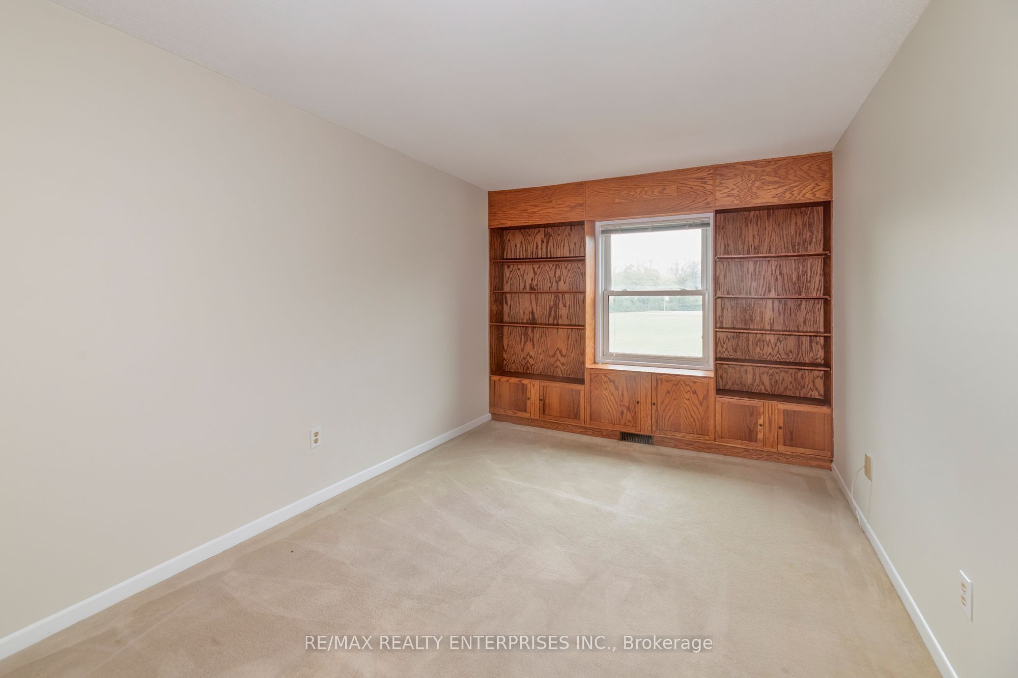 1066 Runnymead Crescent Property Photo 21