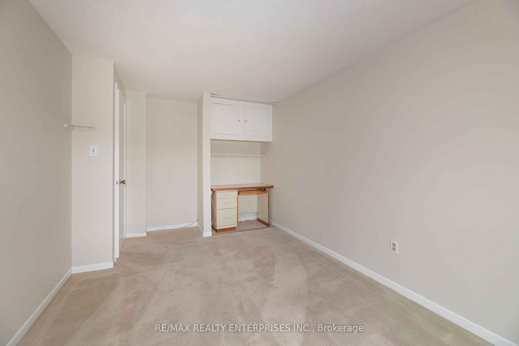 1066 Runnymead Crescent Property Photo 22