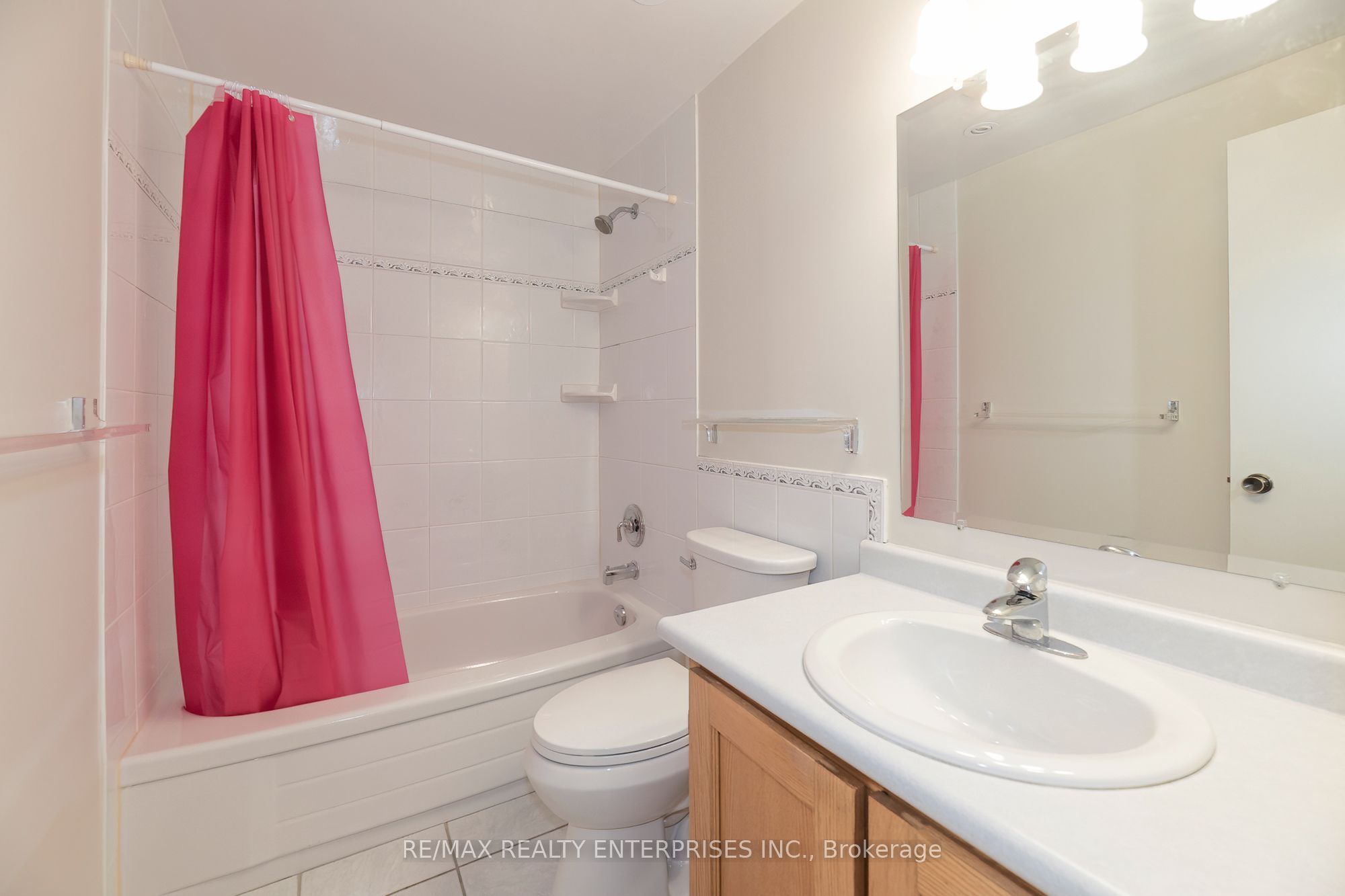 1066 Runnymead Crescent Property Photo 23