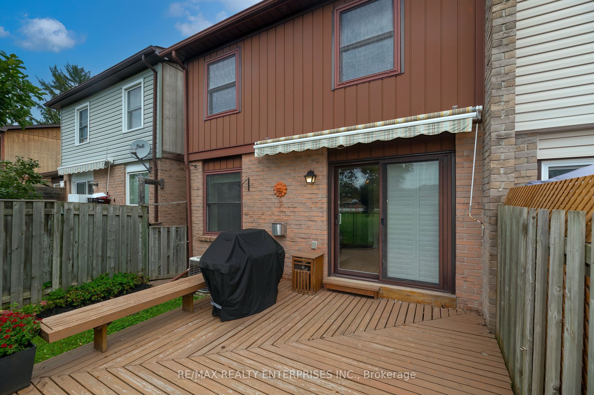 1066 Runnymead Crescent Property Photo 24