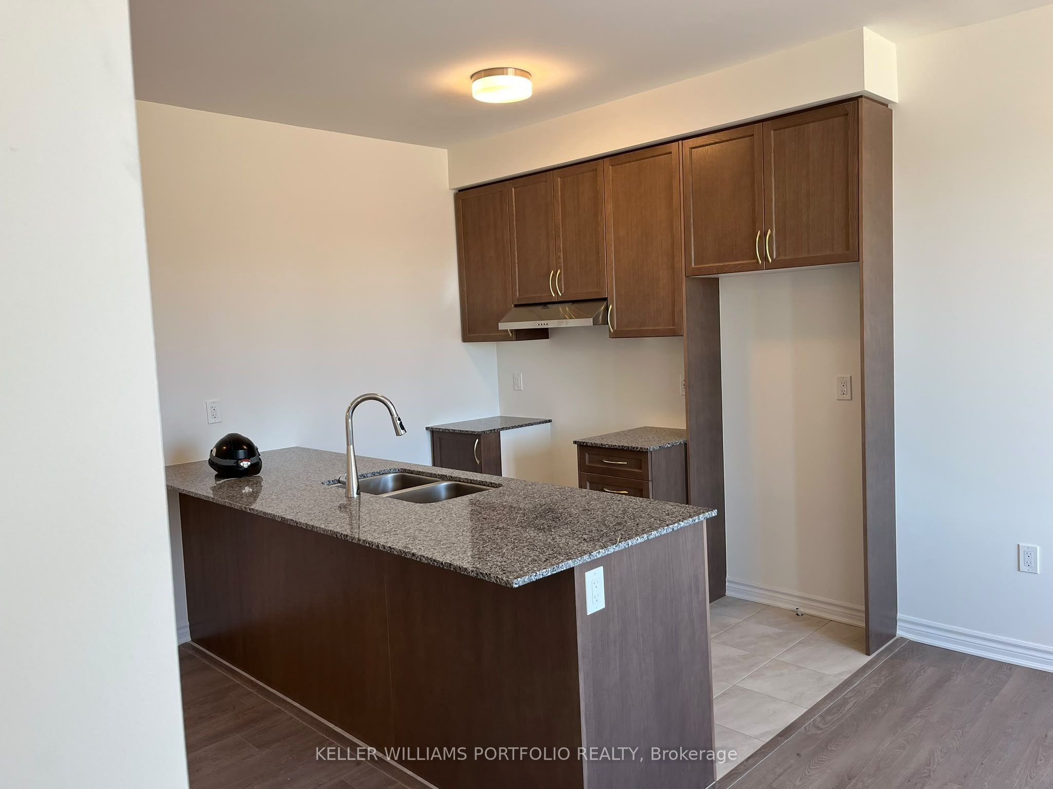 8 Thornbird Crescent Bsmt Property Photo 1