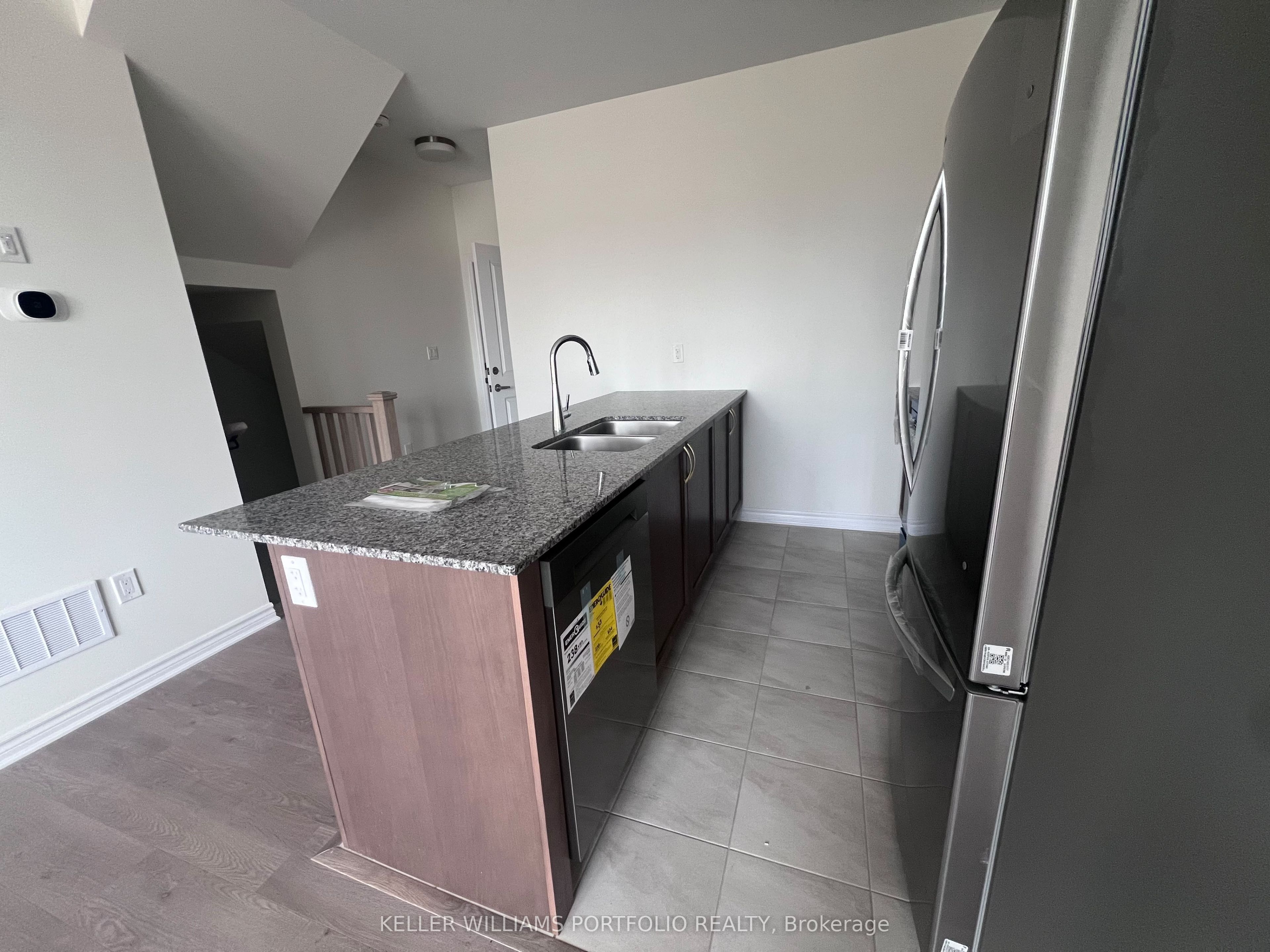 8 Thornbird Crescent Bsmt Property Photo 3
