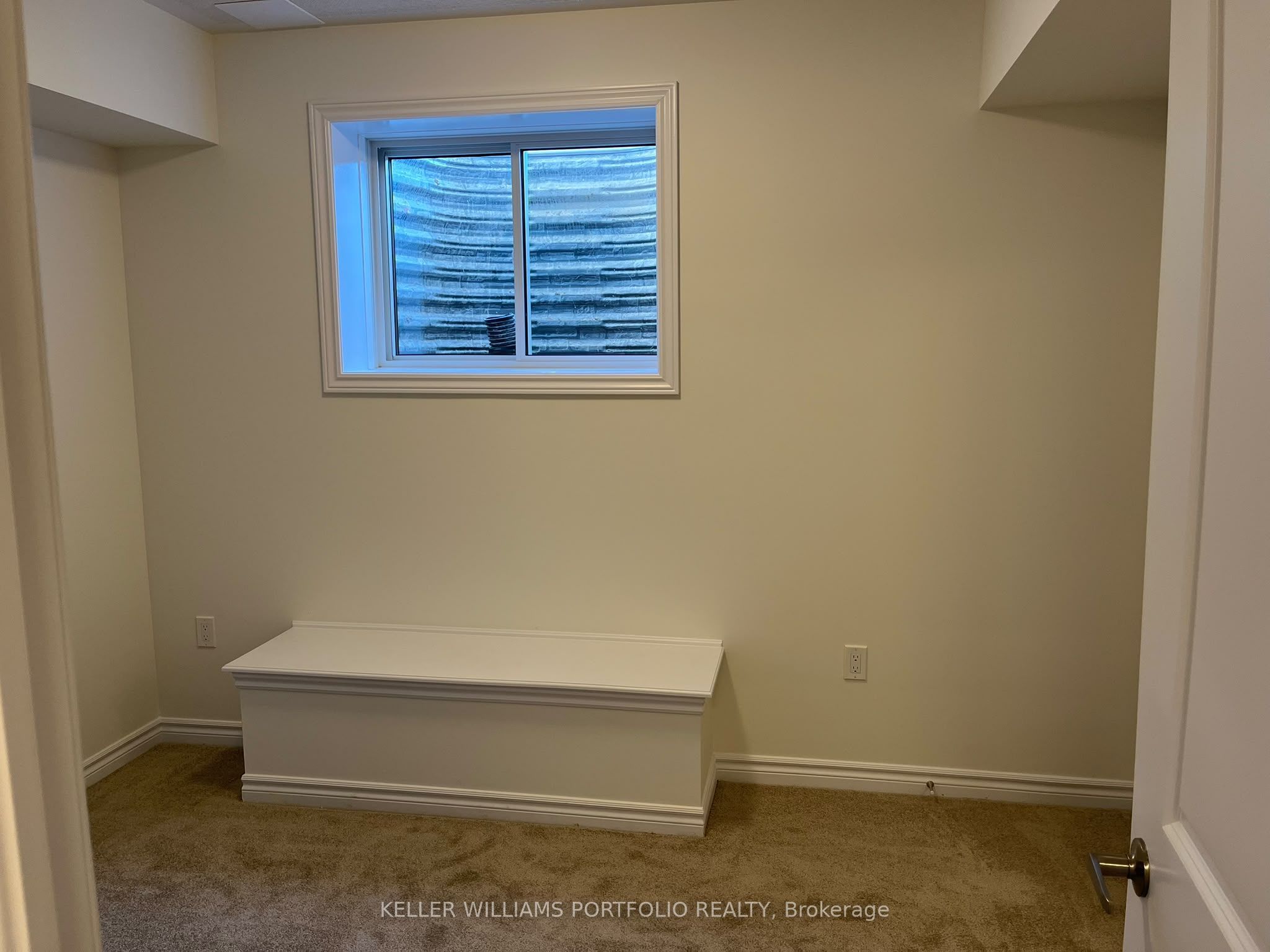 8 Thornbird Crescent Bsmt Property Photo 7