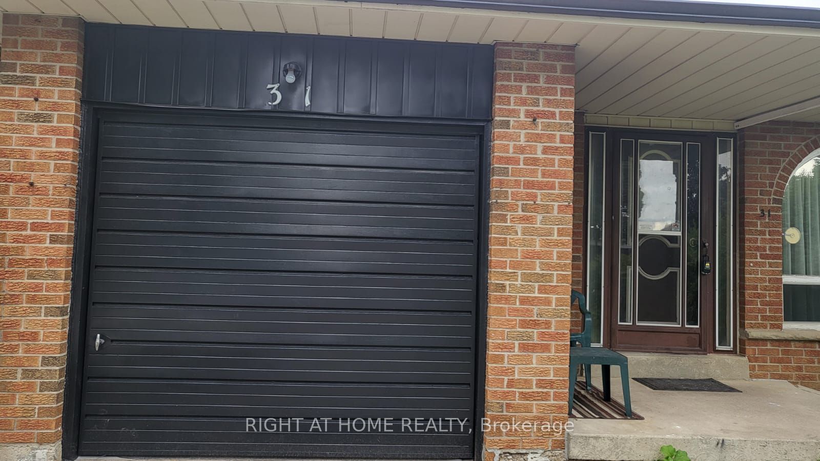 31 Manitou Crescent Property Photo 2