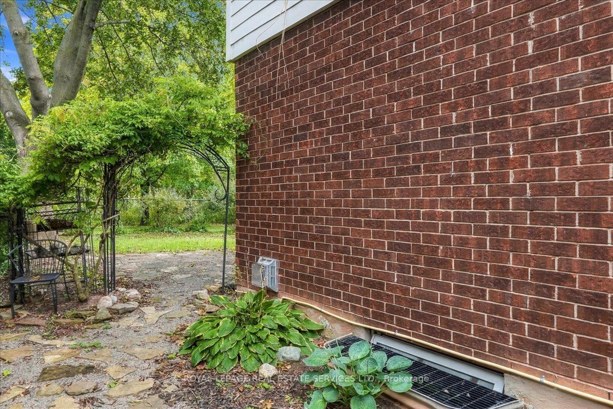2182 Margot Street Property Photo 35