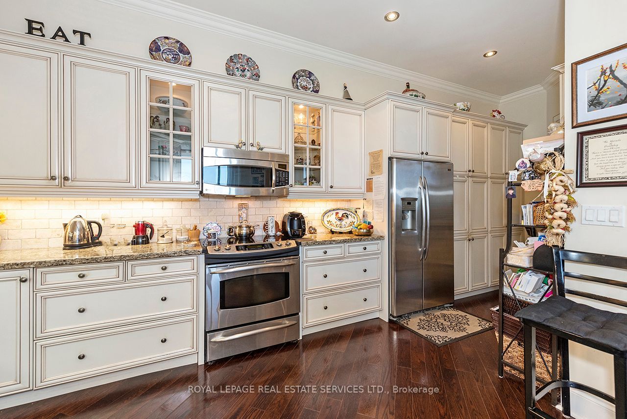 25 Earlington Avenue 601 Property Photo 14