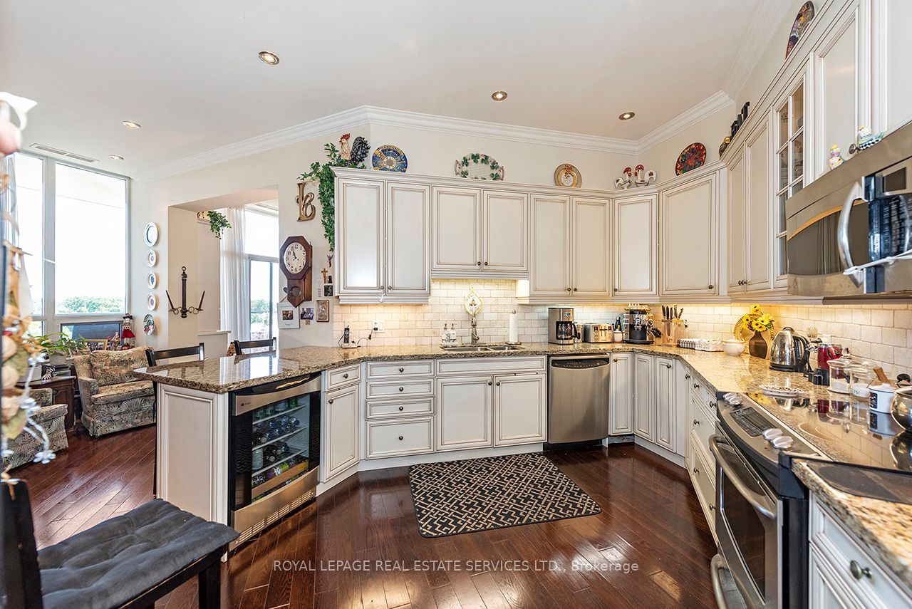 25 Earlington Avenue 601 Property Photo 15