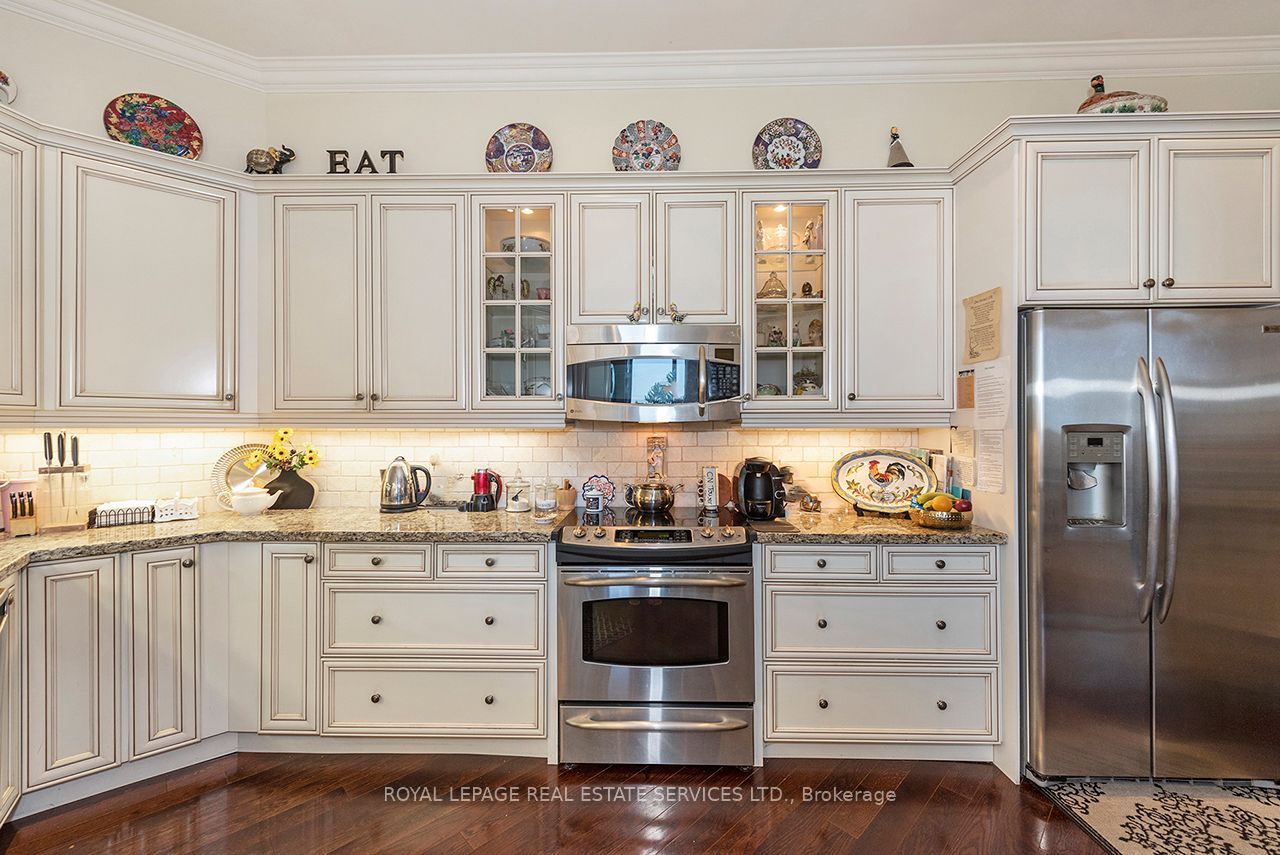 25 Earlington Avenue 601 Property Photo 16
