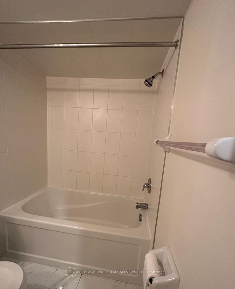 2441 Greenwich Drive 57 Property Photo 14