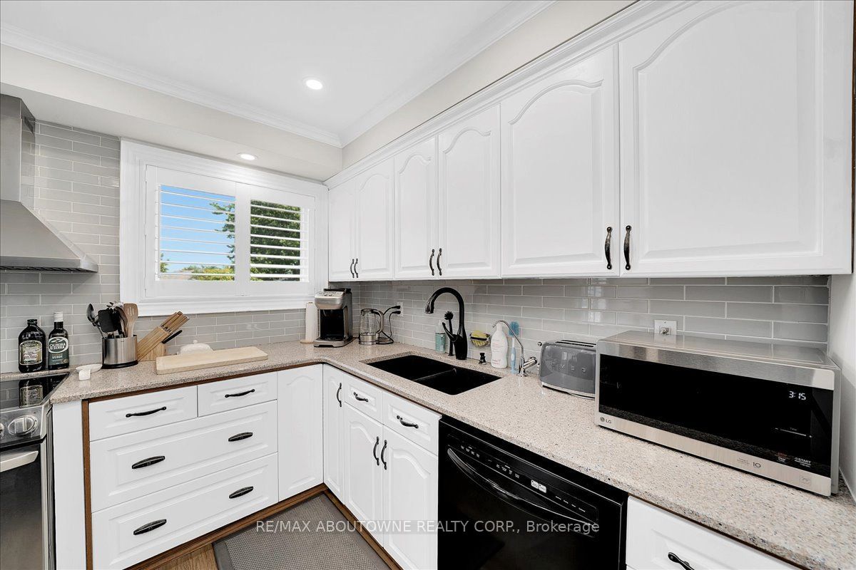 2736 Council Ring Road Property Photo 12