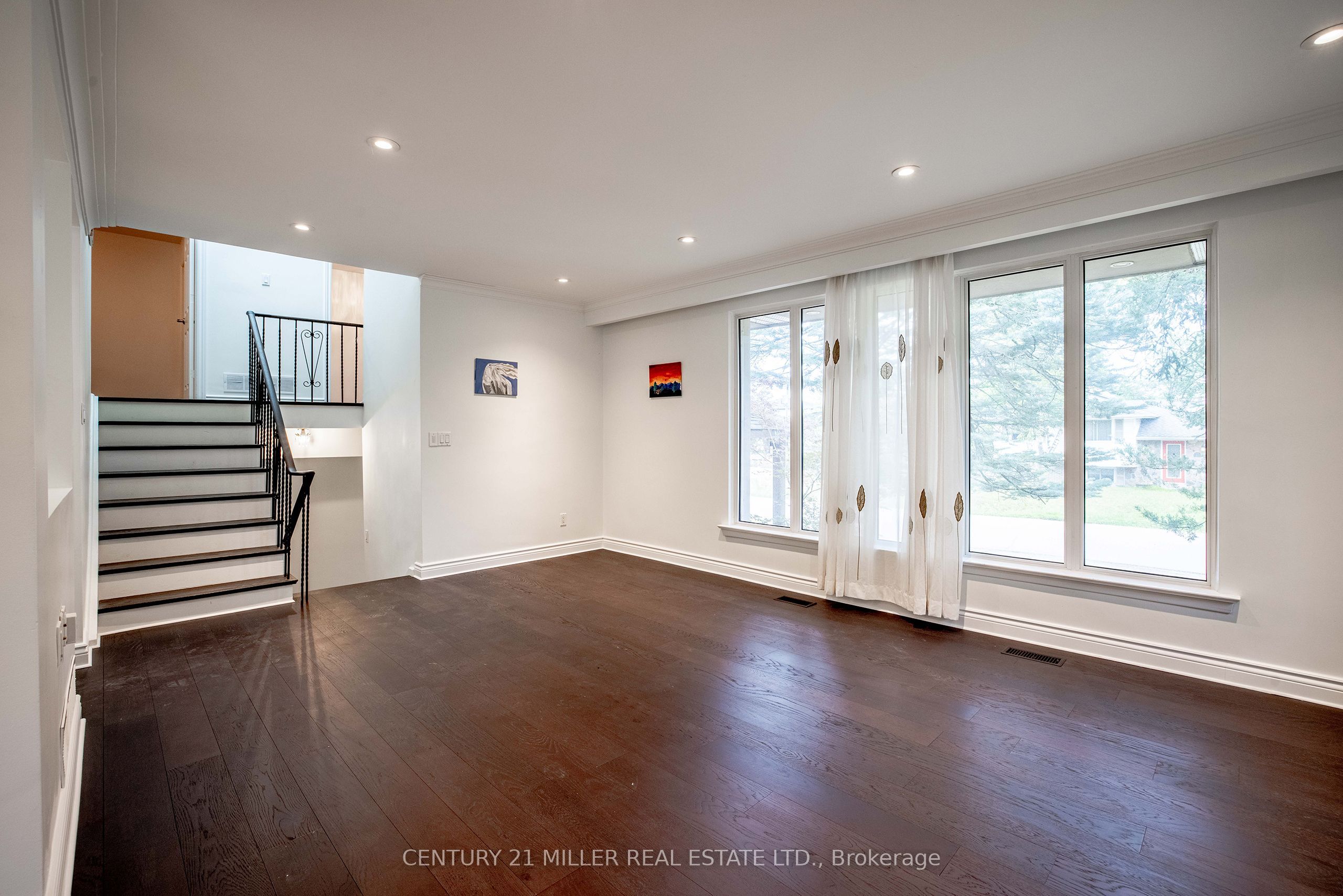 2039 Wakely Street Property Photo 4