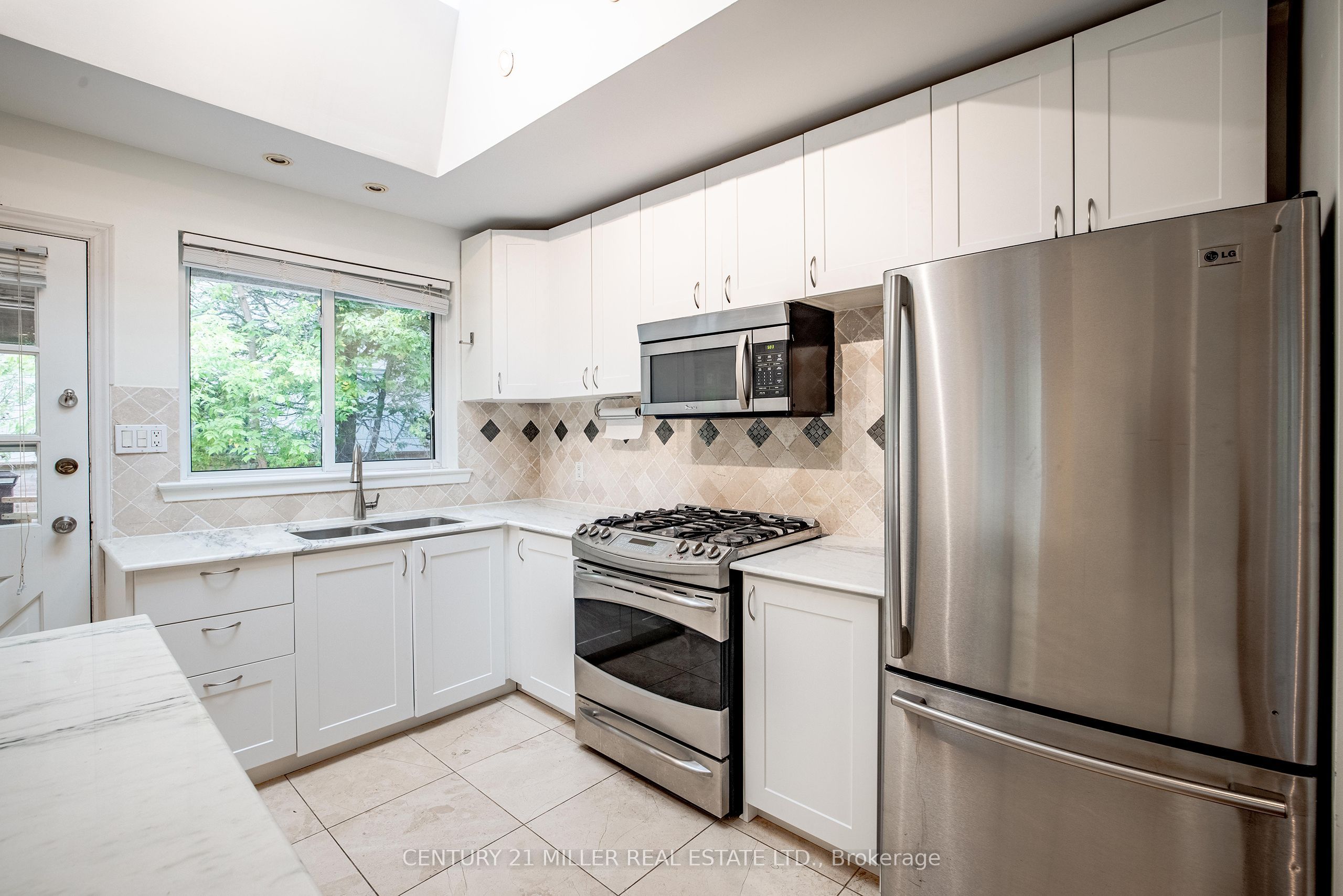 2039 Wakely Street Property Photo 6