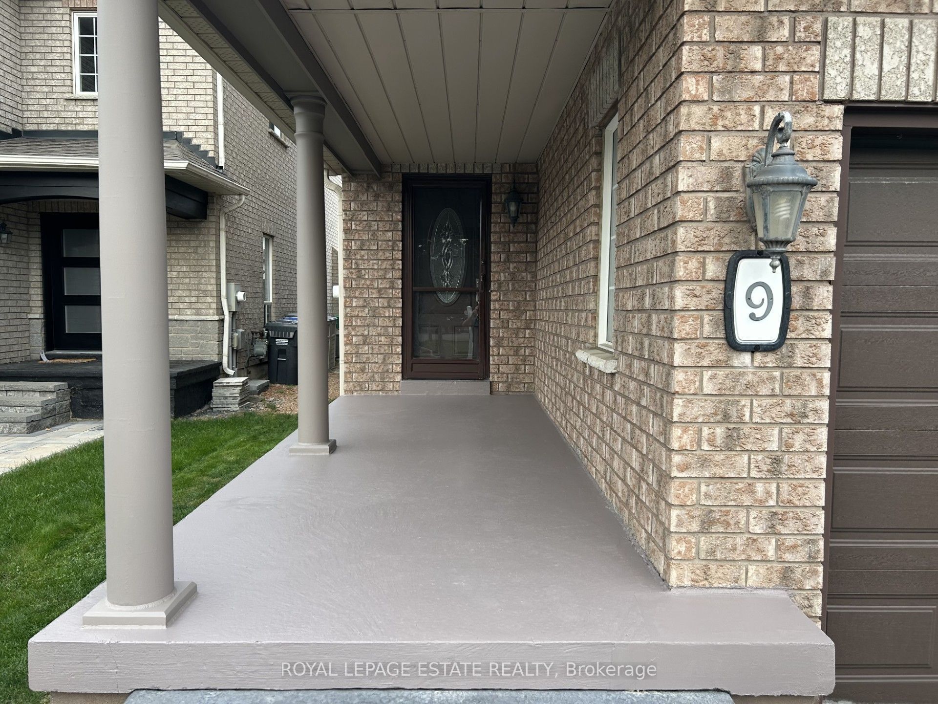 9 Brookstone Court Property Photo 2