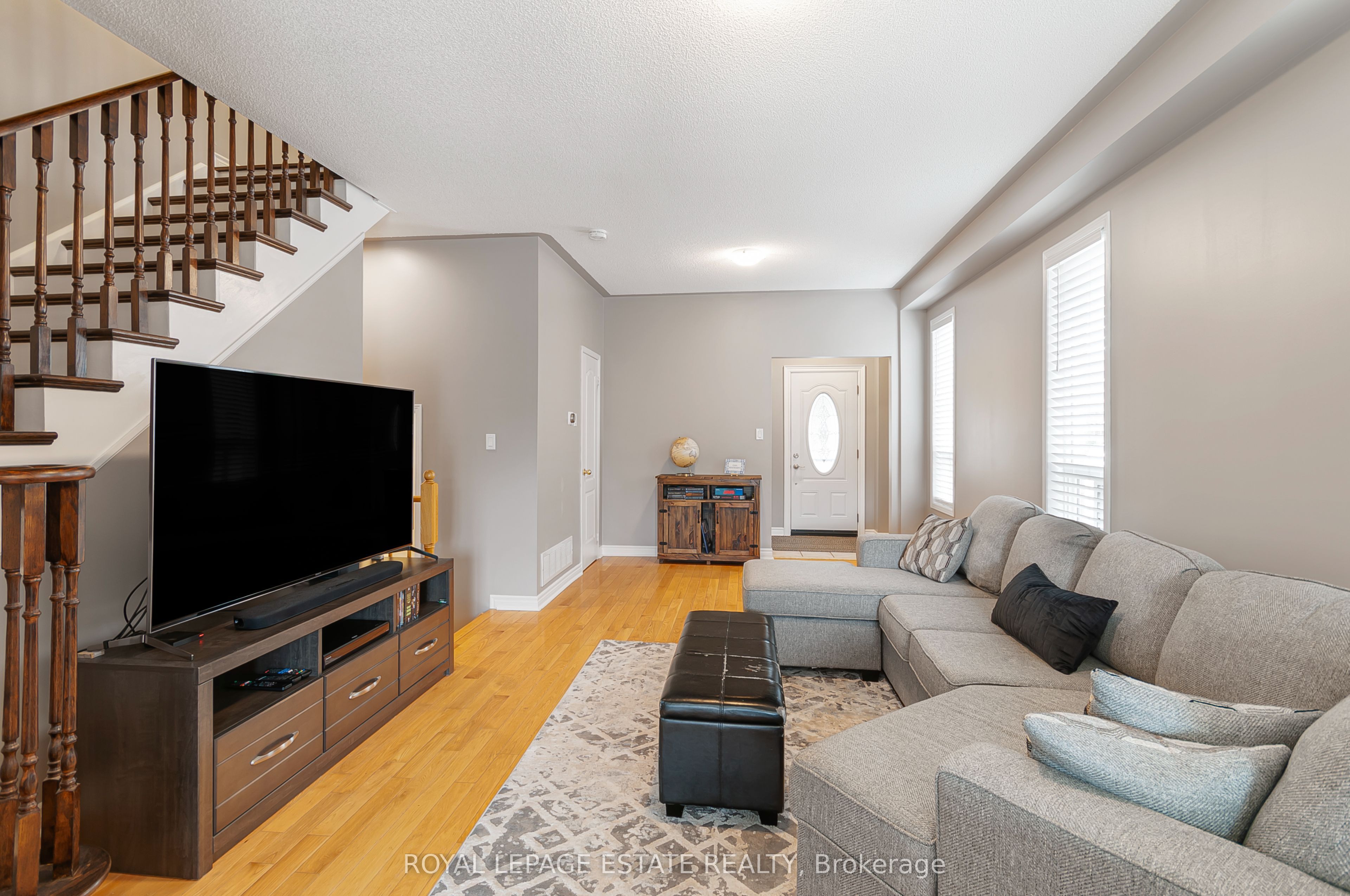 9 Brookstone Court Property Photo 4
