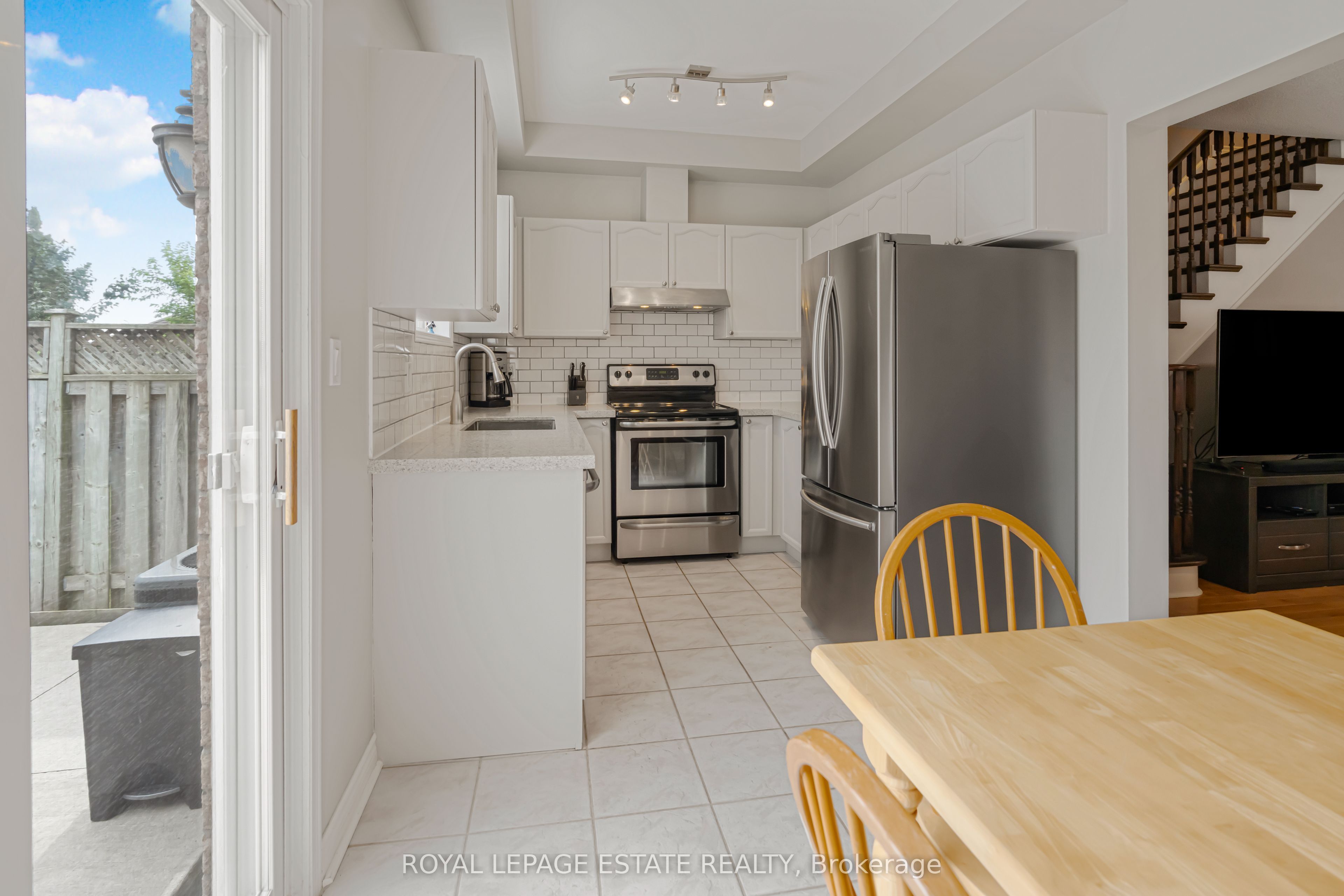 9 Brookstone Court Property Photo 8