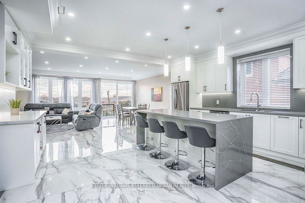 83 Floral Parkway