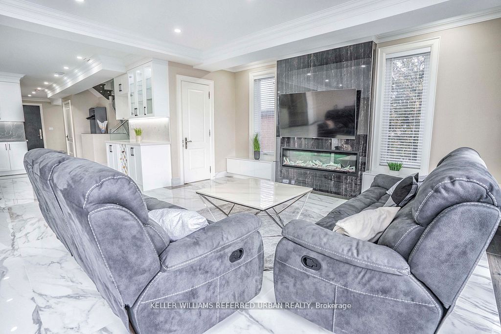 83 Floral Parkway Property Photo 6