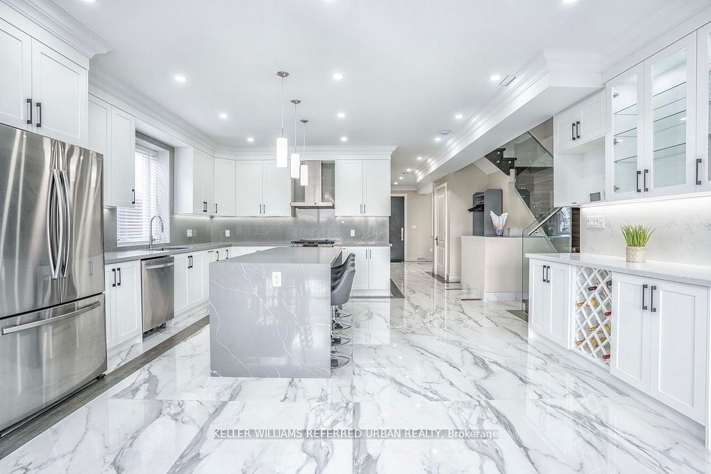 83 Floral Parkway Property Photo 8