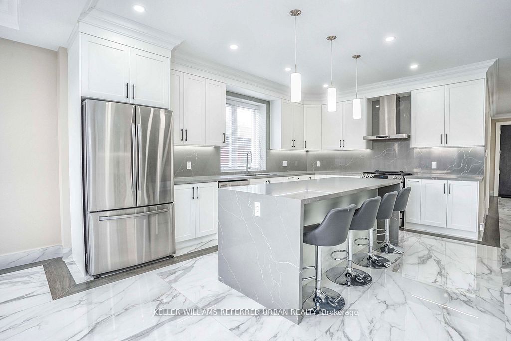 83 Floral Parkway Property Photo 10