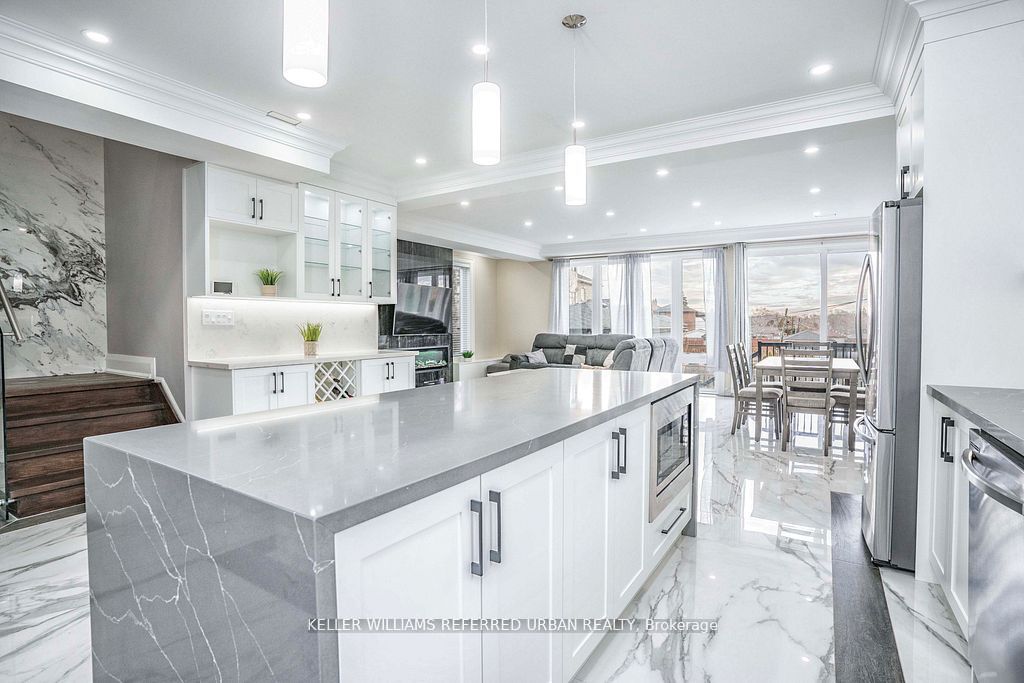 83 Floral Parkway Property Photo 11