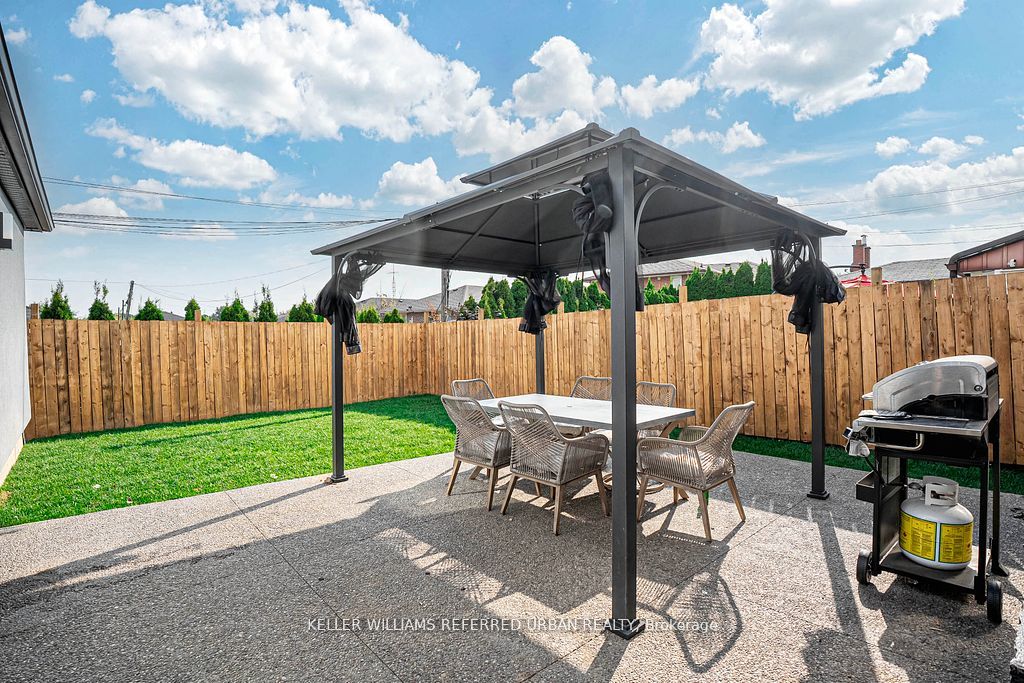 83 Floral Parkway Property Photo 37