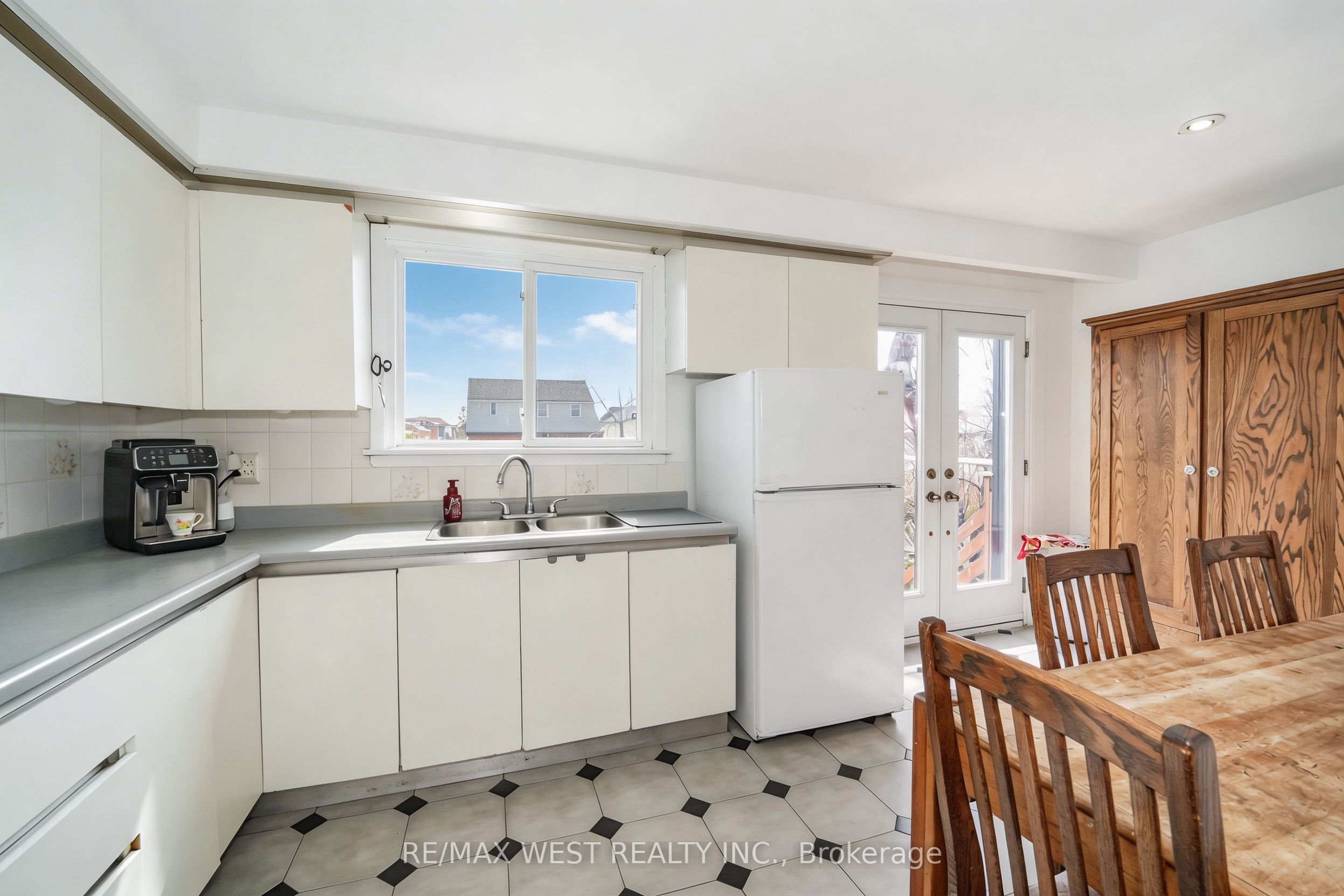 11 Helen Avenue Property Photo 5