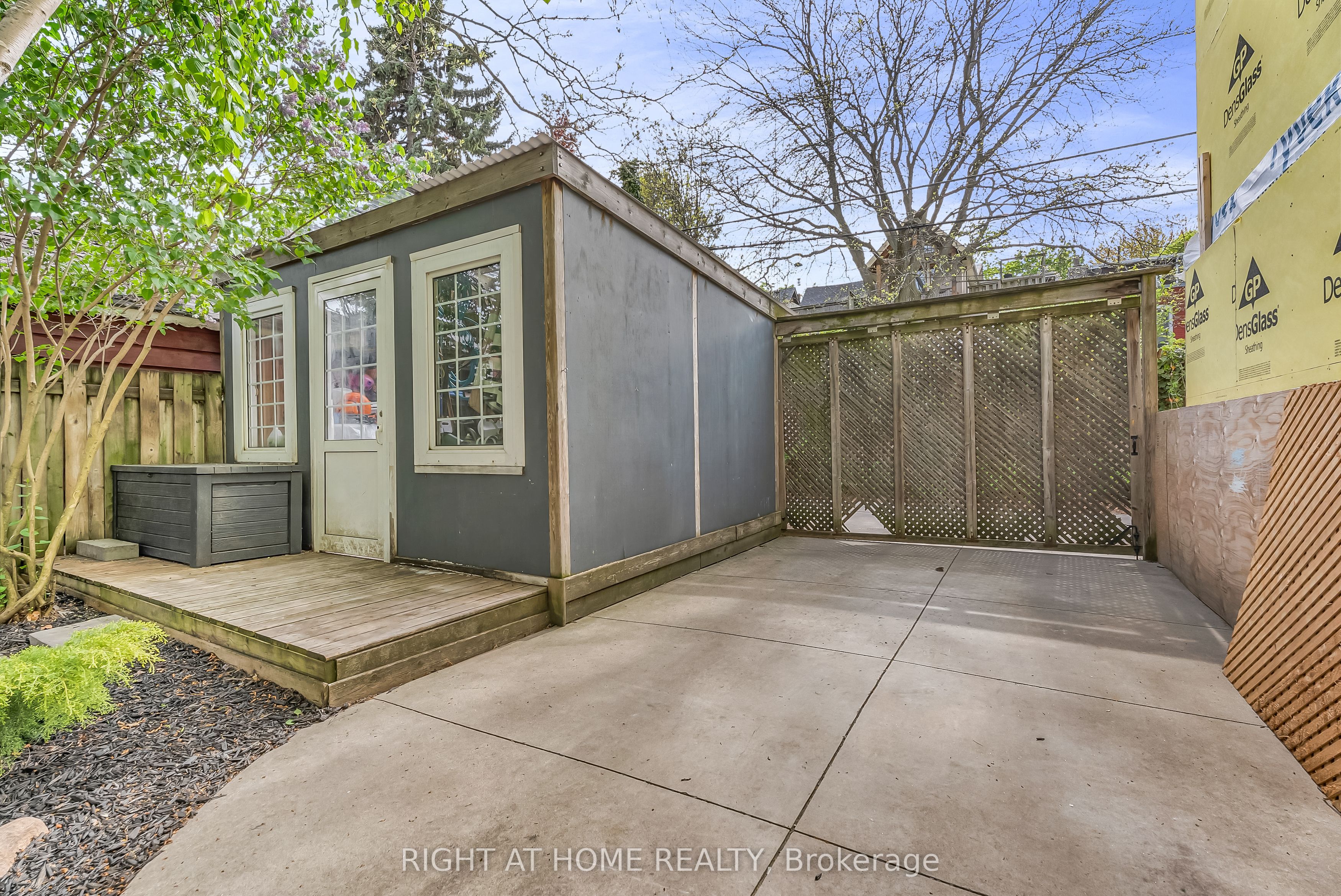 118 Lansdowne Avenue Property Photo 28