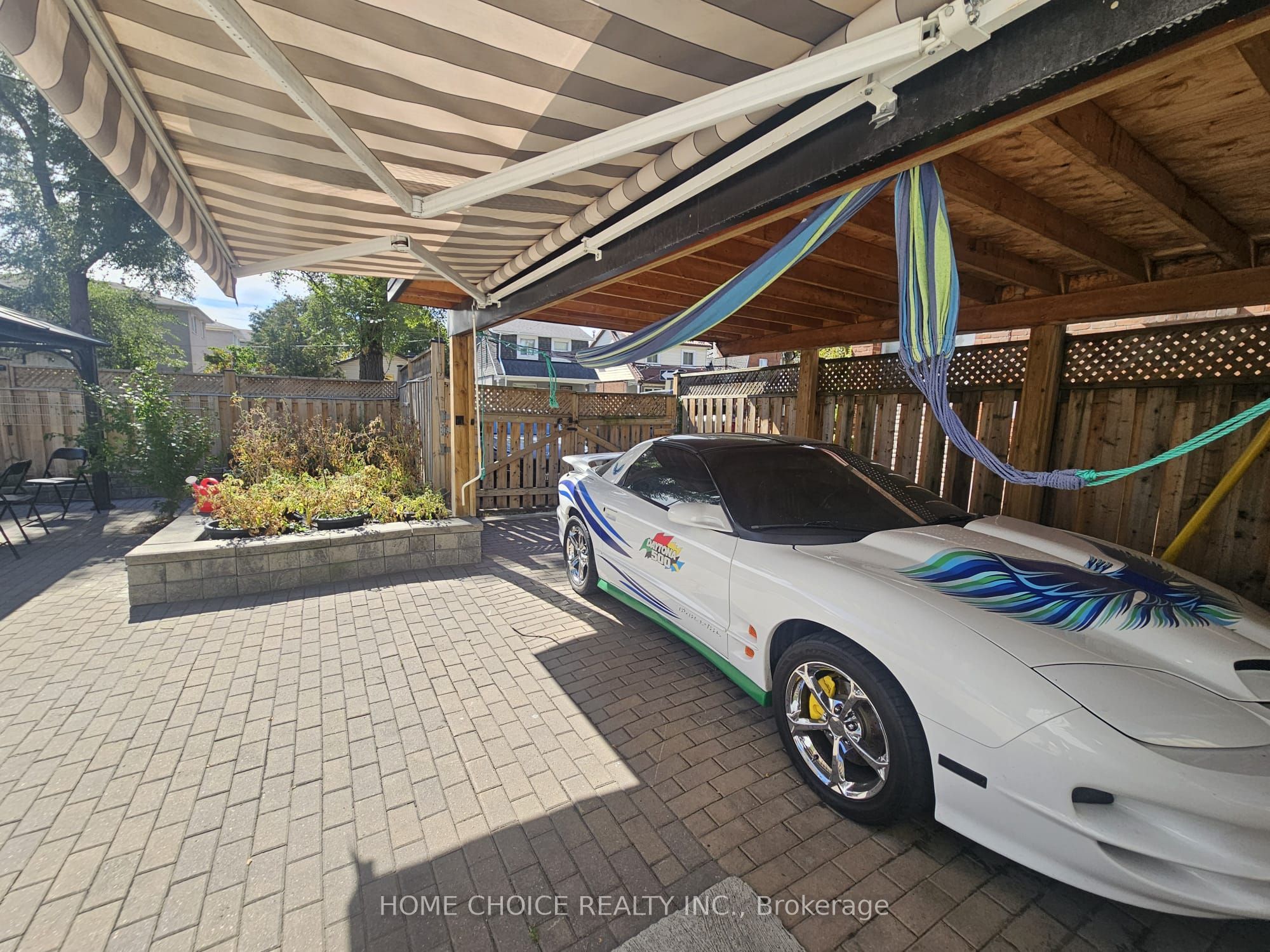 1232 Jane Street Property Photo 8