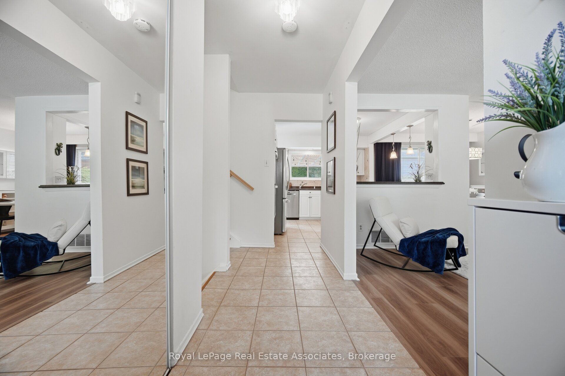 2452 Yarmouth Crescent Property Photo 4