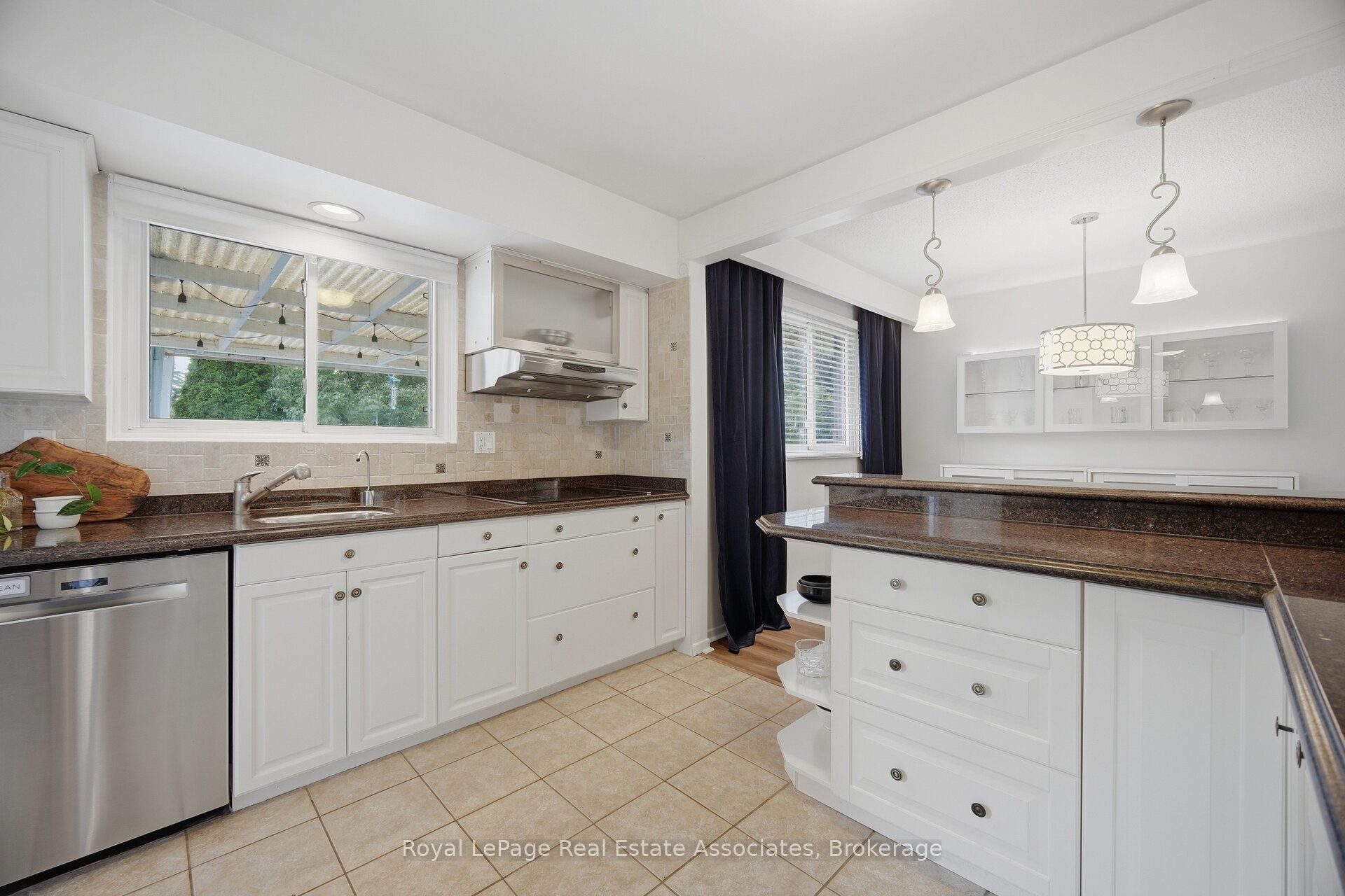 2452 Yarmouth Crescent Property Photo 13