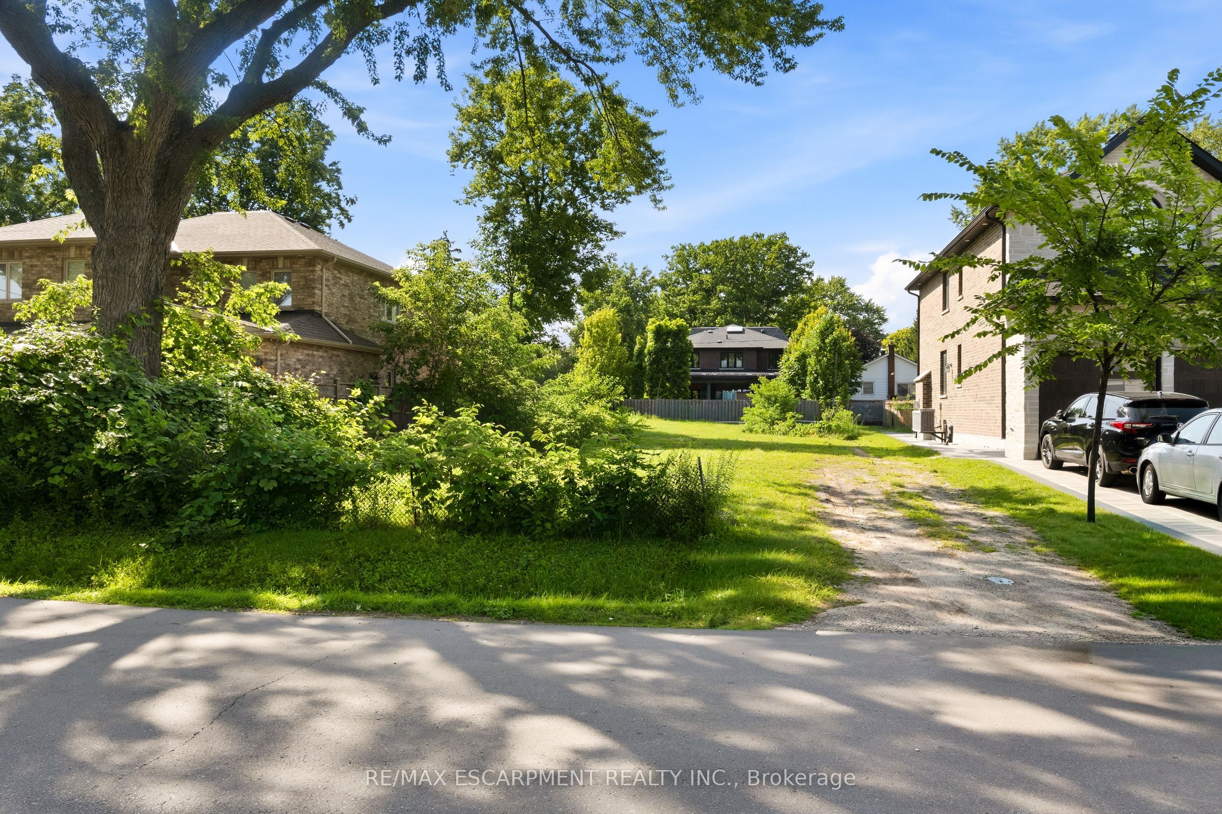 75 Troy Street Property Photo 4